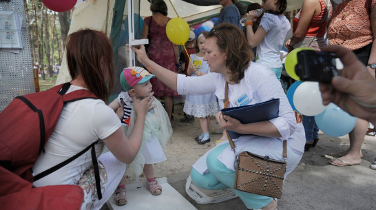 Воронежская больница провела бесплатное детское обследование под открытым небом
