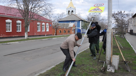 В Павловске появятся 12 новых дорожных знаков