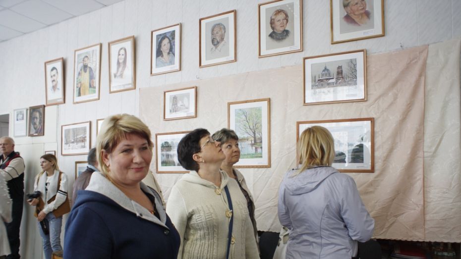 Выставка графики бутурлиновского художника открылась в Аннинском краеведческом музее