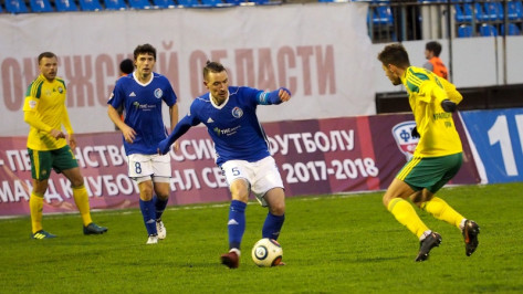 Воронежский «Факел» продлил контракт Игоря Лебеденко и подписал трех игроков