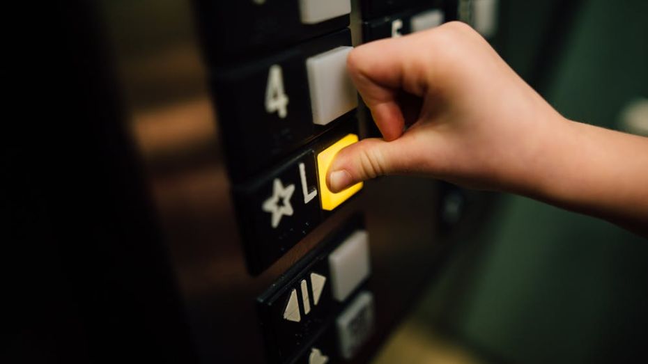 В Воронеже потратят до 104 млн рублей на замену лифтов в 8 домах