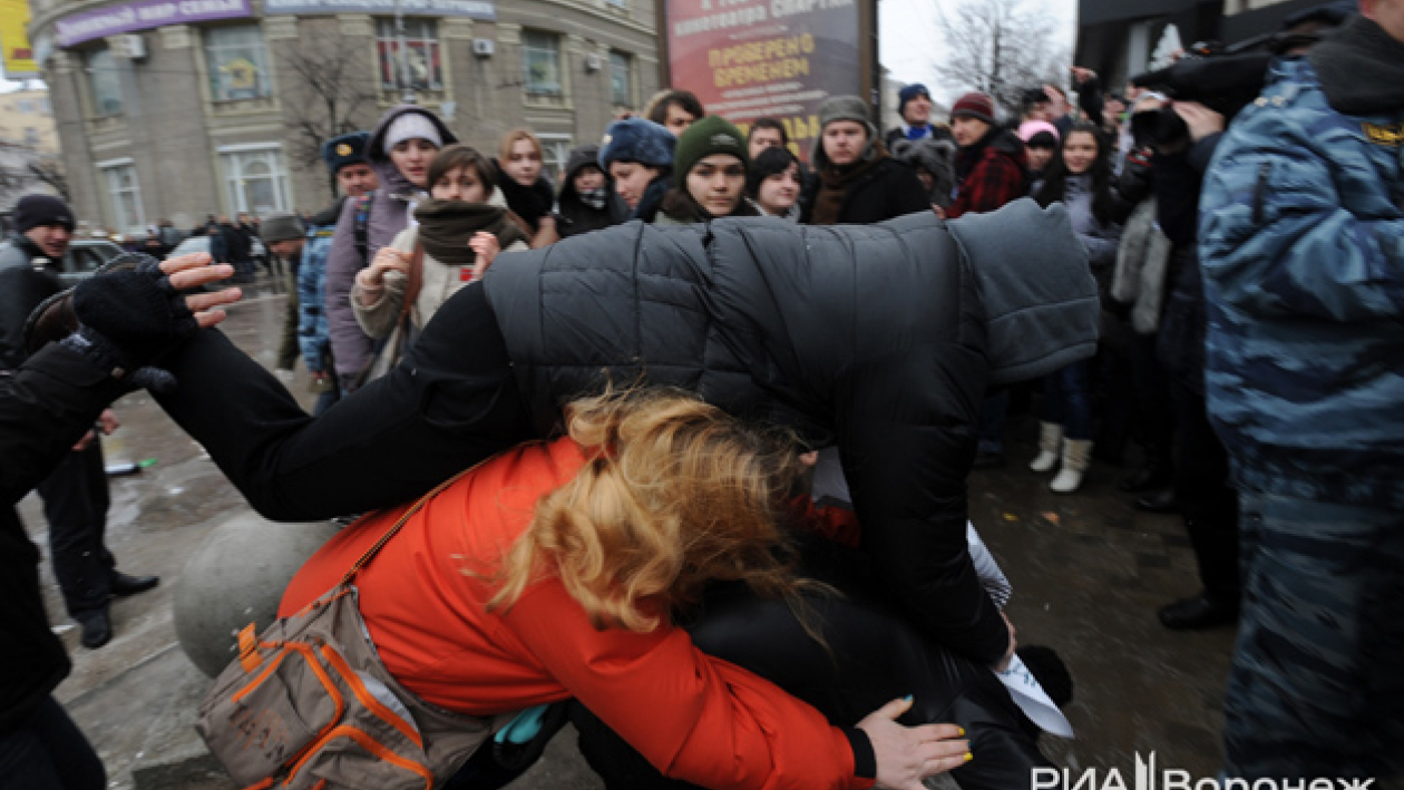 В Воронеже пикет против закона о пропаганде гомосексуализма закончился избиением ЛГБТ-активистов