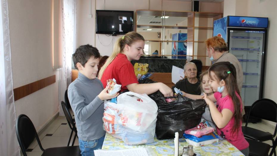 В ольховатские пункты временного размещения доставили первую гуманитарную помощь