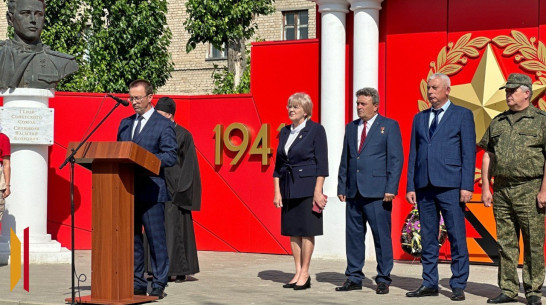 В Бутурлиновке Воронежской области торжественно открыли обновленный мемориальный комплекс «Аллея Героев»