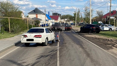 В Воронеже 13-летняя девочка пострадала при встречном столкновении Toyota и Hyundai