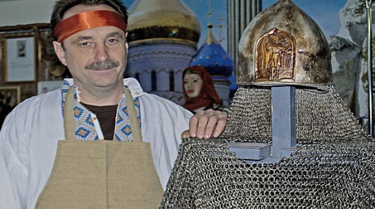 Лискинский учитель рисования «вяжет» кольчуги