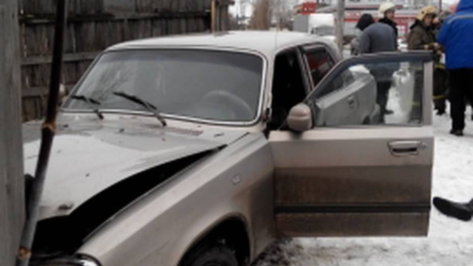 В Воронеже пожилой водитель «Волги» врезался в гараж и погиб