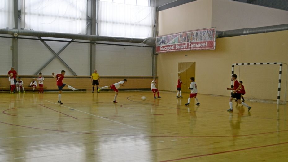 Грибановцы стали лучшими в межрегиональном турнире по мини-футболу имени тренера Бахтина