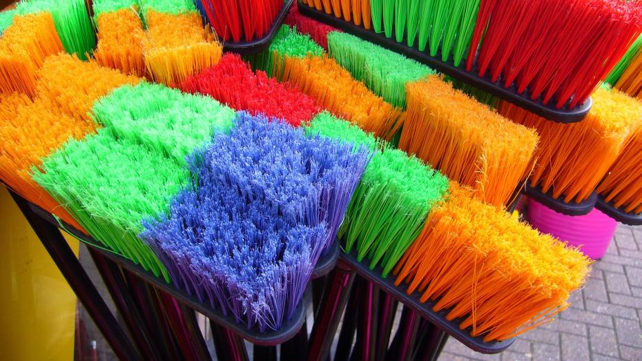 Аналитика: к осени чаще всего на подработку в Воронежской области стали искать уборщиков