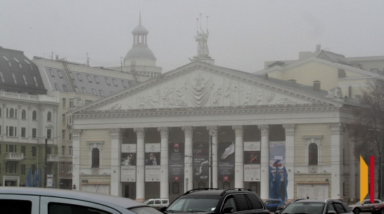 В Воронеже почти на 3 дня запретят парковку в районе Театра оперы и балета