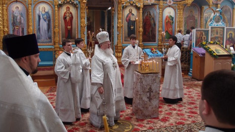 Митрополит Воронежский и Борисоглебский Сергий совершил Божественную литургию в храме Верхнемамонского района 