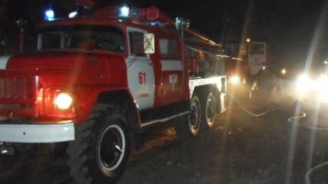В Воронеже на улице Матросова сгорели 4 грузовика