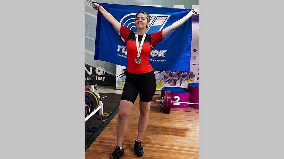 Кантемировская тяжелоатлетка взяла «серебро» на Московских студенческих играх