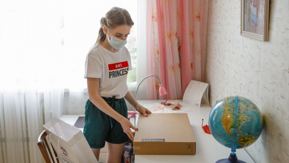 Школьников из Воронежской области обеспечат гаджетами для дистанционного обучения