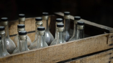 Жительницу павловского села приговорили к 180 часам работ за хранение суррогатного алкоголя