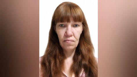 По дороге из Воронежа в Грибановский район пропала 46‑летняя женщина с каштановыми волосами