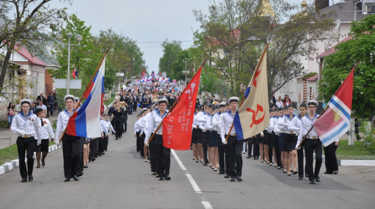 В Павловске на Парад Победы вышли более 10 тыс человек
