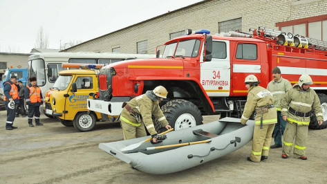 Бутурлиновские спасатели провели смотр техники перед началом паводкового сезона