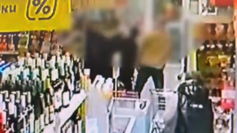 Воронежец сделал замечание двум молодым людям и был избит: видео