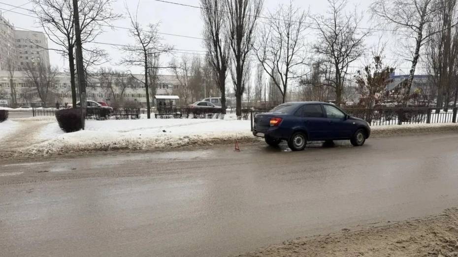 В Воронеже водитель «Лады Гранты» сбил двух девушек на пешеходном переходе
