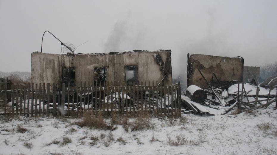 В верхнехавском селе Архангельское при пожаре погиб 79-летний мужчина