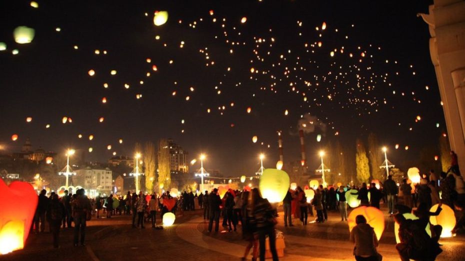 В День влюбленных Адмиралтейскую площадь украсят светящимися гелиевыми шарами