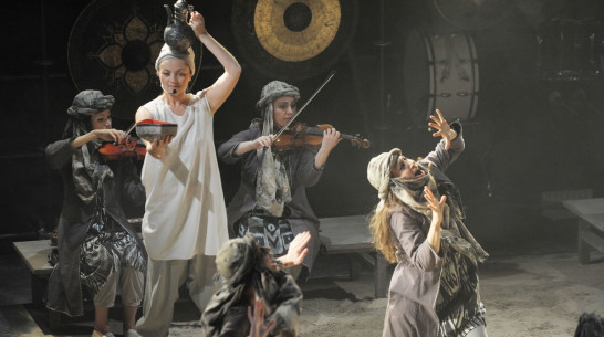 Замес человека. Как в Воронеже впервые показали саундраму на русском и староузбекском языках