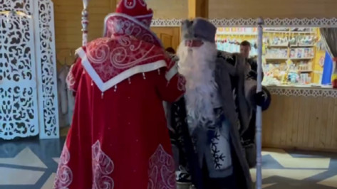 Воронежский Дед Мороз приехал в гости к коллеге из Великого Устюга