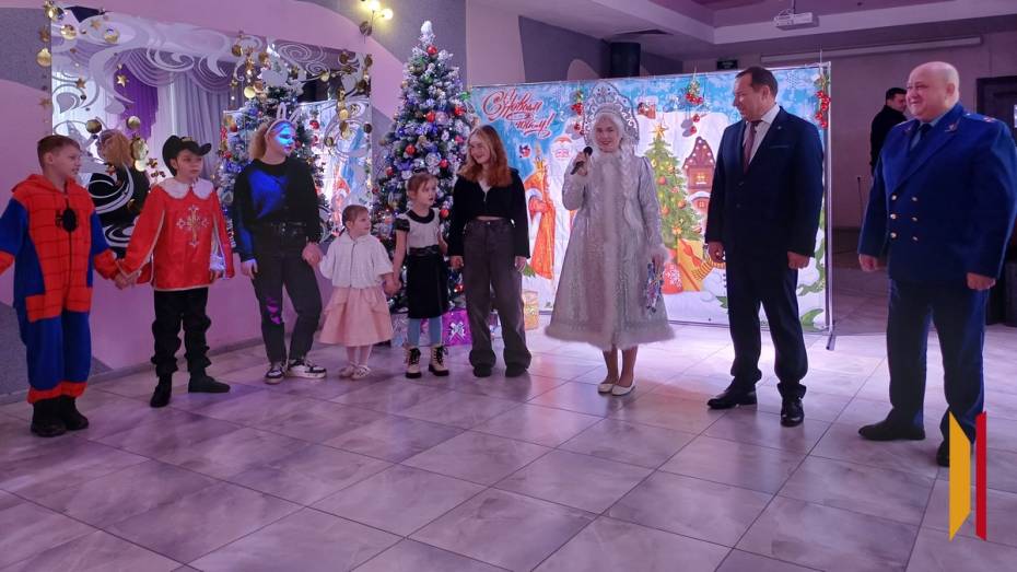 В Хохольском районе исполнили детские мечты в рамках акции «Елка желаний»