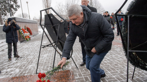 Губернатор Воронежской области почтил память Героев Отечества