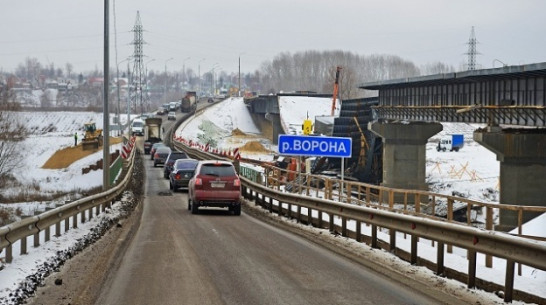 На мосту через реку Ворона в Борисоглебском районе деформировался металлический настил