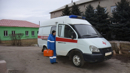 Верхнемамонская райбольница получила автомобиль скорой помощи