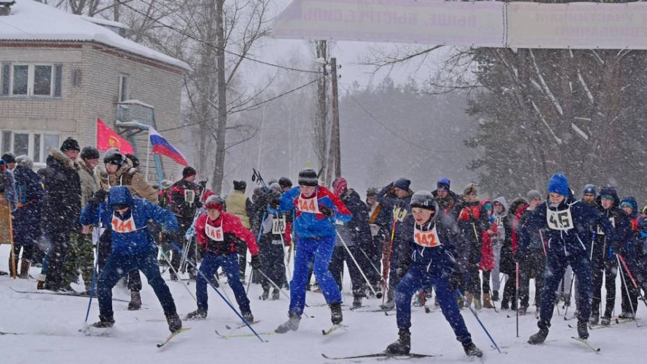 Грибановские семьи пригласили на лыжню и футбол в валенках 9 февраля 