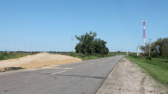 В Верхнем Мамоне из-за ремонта закрыли участок дороги на въезде со стороны облцентра