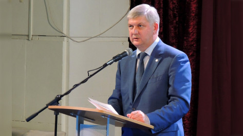 Губернатор Воронежской области пообещал повысить зарплату сельским чиновникам в июле