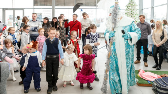 Официальный дилер SKODA Ринг Север устроил воронежским детям тропический Новый год