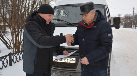 Калачеевскому райсовету ветеранов подарили автомобиль «ГАЗ Соболь»