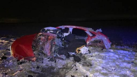 В Воронежской области Ford Focus попал под грузовик: водитель погиб на месте