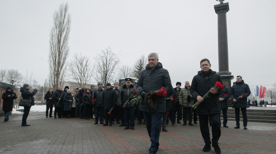 Губернатор Александр Гусев почтил память погибших в боях за освобождение Воронежа