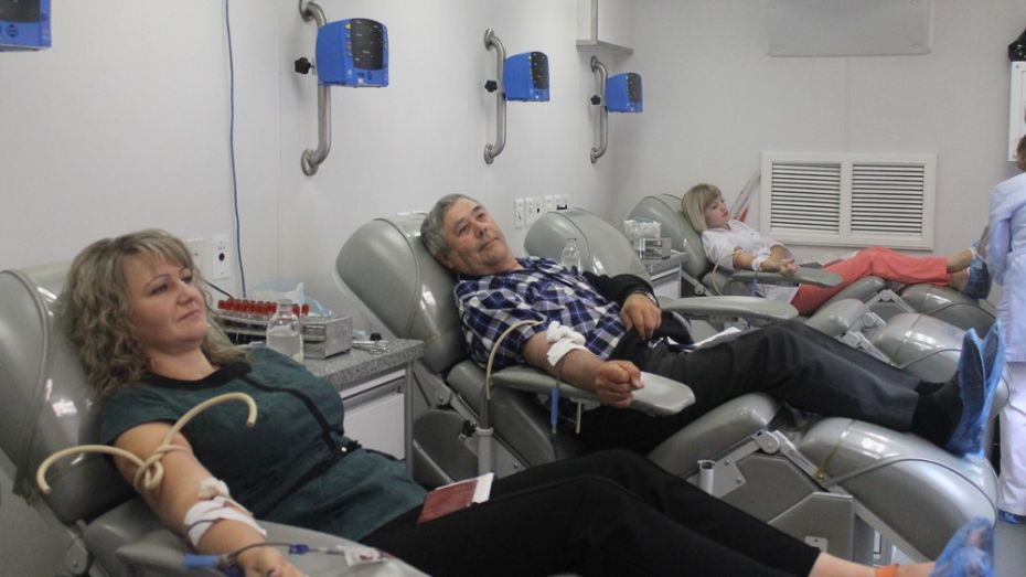 Жители Петропавловского района в День донора сдали 20 литров крови