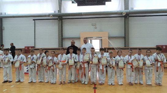 Грибановские каратисты завоевали 12 золотых медалей на открытом районном первенстве