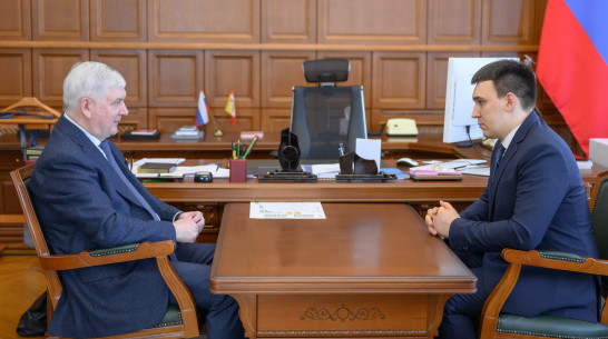 Александр Гусев предложил хирургу-онкологу Руслану Мошурову продолжить развитие Воронежского онкоцентра