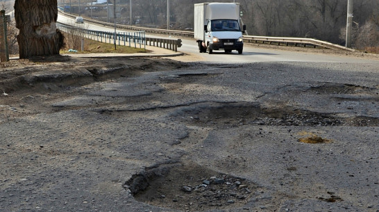 В Семилукском районе дорожную компанию обязали отремонтировать дорогу