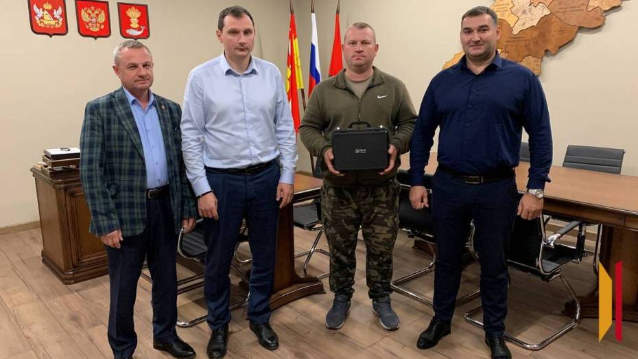 Панинцы передали участнику СВО детектор дронов