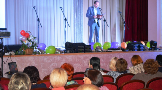 В Нижнедевицком районе наградили учителей