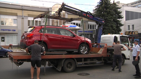 В Воронеже во время рейда эвакуировали 21 автомобиль, стоявший на месте для инвалидов