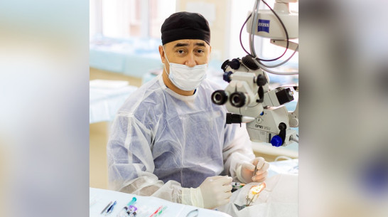 Воронежский хирург провел сложную операцию в прямом эфире на всю страну