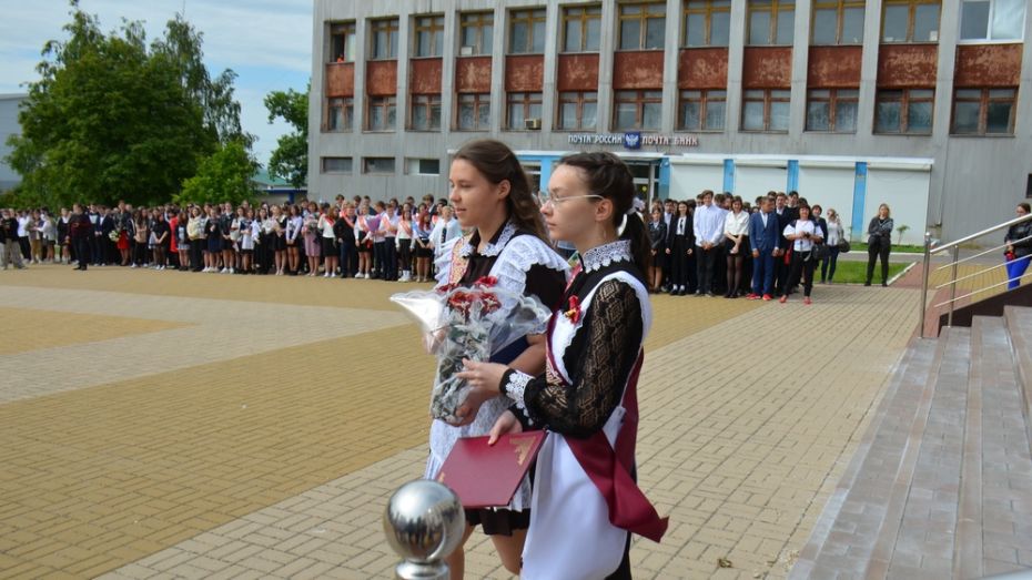 Выпускники Верхнемамонского лицея передали «Кубок поколений» первоклассникам