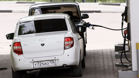 Воронежцы смогут купить 858 литров бензина на среднюю зарплату