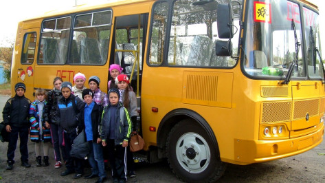 В Нижнедевицком районе сельской школе подарили автобус